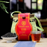 HIINA TEE 6166 laagerdunud Wuzhou tume tee Liu Pao Hei Cha Liu Bao must korvis 250g