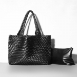 PU-nahast kott Naiste k&auml;ekott Luksuslik disainkott 2023 Uus mood Mommy suur kott, kuduv &otilde;lakott naistele Rannakott must