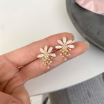Korea Flower Stud k&otilde;rvar&otilde;ngad naistele Rhinestone Faux Pearl Drop K&otilde;rvar&otilde;ngad H&uuml;poallergeensed Elegantsed K&otilde;rvar&otilde;ngad Kevadkost&uuml;&uuml;m S&uuml;nnip&auml;evaballi ehted Kingitus