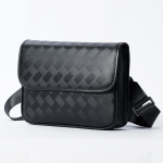 Moodne crossbody kott Meeste pealmine kiht reljeefne veisenahk Klapiga &otilde;lakott Ehtne nahk Stiilne ja mugav Meeste kott must