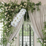 Kunstlillepaneelide paigutus 3D Rida Kaar Uks Pulmadeks valge