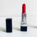 Dior Rouge Dior huulepulk 999 satiinviimistlusega 1,5g niisutav klassikaline punane huulepulk punane