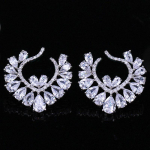 WWJ suured l&auml;ikivad veetilgaga l&otilde;igatud k&otilde;rvar&otilde;ngad naistele valge