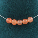 Pierres et Min&eacute;raux. Collier 5 perles Calc&eacute;doine orange 8 mm. Chaine en acier inoxydable Collier femmes, hommes. Taille personnalis