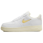 Nike Air Force 1 07 LX Kahvatu vanill Meeste tossud Valge kookospiim DC8894-100 44.5