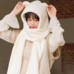 Talvine karu karvam&uuml;ts, soe kott-kapuuts-sall white