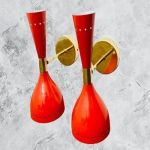 L&auml;ikiv punane 1950. sajandi keskpaiga messingist Itaalia Diabolo seinalamp, lambipaar kohandatud seinalamp