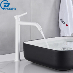 Must valamusegisti Vannitoa kraanikausi veesegisti kraan Kuuma k&uuml;lma veega kraanikaussi kraanikauss Vannitoa segisti kraan Harjatud kullaga kraan valge