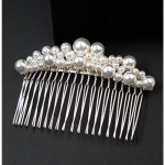 Korea versioon lihtsast pruudi hammasp&auml;rlitest juuksekammist, siset&uuml;kist, tukkammidest, magusatest ja mitmek&uuml;lgsetest t&auml;iskasvanute sulamist peakatete juukseaksessuaaridest kuld