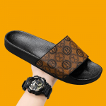 Moodsad sussid meestele suvel &otilde;ues kandmiseks. Meeste libisemiskindlad ja l&otilde;hnavastased mugavad pehmed pl&auml;tud. Trendikad sandaalid &otilde;ues kandmiseks. 39 beež