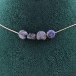 Pierres et Min&eacute;raux. Collier 4 perles Jaspe bleu d'Afrique du Sud. Chaine en acier Collier femmes, hommes. Taille personnalisable.