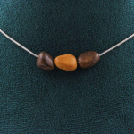 Pierres et Min&eacute;raux. Collier 3 perles Opale Boulder d'Australie. Chaine en acier inoxydable Collier femmes, hommes. Taille personna