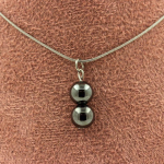 Pierres et Min&eacute;raux. Collier 2 perles H&eacute;matite 8 mm. Chaine en acier inoxydable. Collier femmes, hommes. Taille personnalisable.