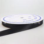 Elastne mustvalge takjapaelaga isekleepuv takjapael ja aaskinnitus