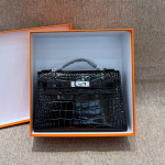 Uus Moodne Ja Mitmek&uuml;lgne Seakoonukett &Otilde;lakott Risti Keha Kott Ehtsast Nahast Krokodillimustri Ja Esimene Generatsiooni Lehma Nahast Kott Length 22cm x Thickness 7cm x Height 14cm must