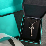 TF Sterlingh&otilde;bedast V&otilde;tmehoidja Ripatsiga Kaelakee Inkrusteeritud Teemand krooni ja 18K Roos Kullast Kaelakeega 925 Sterling Silver blue