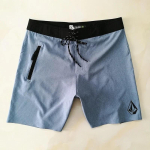 Uued Veekindlad L&uuml;hikesed Ujumisp&uuml;ksid Laserkerged Meeste Ujumisp&uuml;ksid Spandex K&otilde;rge Venivusega Bermuda Br&auml;ndi Ujumisp&uuml;ksid 34 sinine