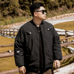 Meeste kevad- ja s&uuml;gise lahtised suures suuruses Bomber-jakk Puuvillane mantel vabaaja paksude meeste r&uuml;nderiided &otilde;ues 4XL-10XL 10XL must