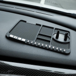 Libisemisvastane mitmefunktsiooniline auto armatuurlaua telefonihoidik koos parkimism&auml;rgiga