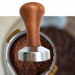 51/53/58 mm kohvipurustaja puidust k&auml;epidemega turustaja ARI jaoks 51mm