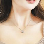 S925 Sterling Silver Live neljaleheline ristikheina temperamendiga kaelakee, naissoost Jaapani ja Korea mori s&uuml;steemiga lihtne ni&scaron;&scaron;moodne p&otilde;imitud ripats