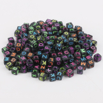 100/200 tk. Mitmesugused akr&uuml;&uuml;list numbrit&auml;hestiku ruudukujulised helmed meisterdamiseks k&auml;ev&otilde;ru kaelakee ehete valmistamiseks 6x6mm 100pcs