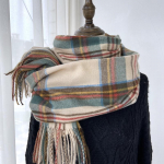 Ruuduline sall Naiste talvine ka&scaron;miirist imitatsiooniga soe sall beež