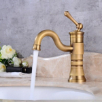 K&otilde;ik vasest Euroopa stiilis leti kohal ja all. Retro p&ouml;&ouml;rlev kraanikauss