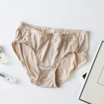 1 tk Madala v&ouml;&ouml;kohaga Seksikad pitsist kolmnurkp&uuml;ksid siidiselt siledad ja suure elastsusega siidist kodu aluspesu p&uuml;ksid M must