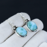 Larimar v&auml;&auml;riskivi 925 sterlingh&otilde;be k&otilde;rvar&otilde;ngas, Boho h&otilde;bedast ehted rippuvad k&otilde;rvar&otilde;ngad, Kingitused s&otilde;brap&auml;evaks Kingitused talle 2.16" sinine