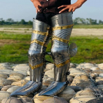 Gooti Saksa Soomuse Jalgade Komplekt 18g Pehme Teras LARP Cosplay Halloweeni Kost&uuml;&uuml;m Jalgade Soomuse Komplekt Terassaabastega Parim Kingitus
