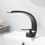 Kuldne valamusegisti must valamusegisti &uuml;he k&auml;epidemega vannitoa valamusegisti valamusegisti kraanide segisti vannitoas must