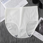 K&otilde;rge v&ouml;&ouml;kohaga aluspesu naistele pingul k&otilde;hu ja tagumikuga, keha vormiv ja suur naiste aluspesu M valge