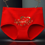 Benmingnian punane t&auml;ispuuvillane aluspesu kullast tembeldatud tr&uuml;kiga, keskmise v&ouml;&ouml;kohaga aluspesu Hingavad ja mugavad kolmnurkp&uuml;ksid L