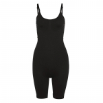 Suures suuruses kehakujundaja k&otilde;htu tooniv puusade tooniv v&ouml;&ouml;koht kehakujundaja S must