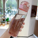 780 ml kaasaskantav veepudel teejooki kruusi jaoks v&auml;ljas sportimiseks m&otilde;eldud matkatarbed