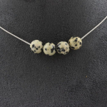 Pierres et Min&eacute;raux. Collier 4 perles Jaspe Dalmatien 8 mm. Chaine en acier inoxydable Collier femmes, hommes. Taille personnalisab