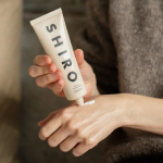 SHIRO PARF&Uuml;&Uuml;M FREESIA MIST K&auml;teseerum 90g