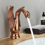 Must ja kuldne luige vannitoa valamu segisti - kuum ja k&uuml;lm t&ouml;&ouml;laua segisti Faucet + 60cm Hose