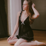 V&otilde;rkl&otilde;ng Sexy Women &Ouml;&ouml;s&auml;rgi alusp&uuml;ksid Deep V Lace Naiste magamisriided One Size must
