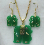 Looduslik roheline jade elevandi ripats kaelakee k&otilde;rvar&otilde;ngas komplekt