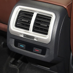 VW Touran 2016 2017 Sisustustarvikud K&auml;etugi tagumine konditsioneeriga ventilatsiooniava katte trimmimine vahelduvvoolu v&auml;ljalaskeava paneeli kaunistus gray