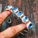 &Scaron;veitsi sinine topaas, kalliskivist k&auml;sitsi valmistatud soliidne 925 sterlingh&otilde;bedast ehtek&auml;ev&otilde;ru naistele