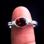 Granaat Jaanuari s&uuml;nnikivist s&otilde;rmus 100% 925 Sterling Silver Statement Ehted Naiste s&otilde;rmus K&auml;sitsi valmistatud s&otilde;rmus 5 punane