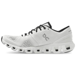 ON Cloud X Valge Must Naiste Tossud 40.99702 37