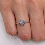 Kuu kivi &uuml;mmargune v&auml;&auml;riskiviga s&otilde;rmus, k&auml;sit&ouml;&ouml;na valmistatud s&otilde;rmus, kihiline s&otilde;rmus, kingitus talle, boho s&otilde;rmus, disainer-s&otilde;rmus, h&otilde;beehted, 925 sterlingh&otilde;be 5