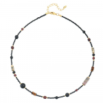 Musta spineli k&auml;sitsi valmistatud helmestega kaelakee, ni&scaron;&scaron;, k&otilde;rgekvaliteediline roostevabast terasest ripats, mitmek&uuml;lgne temperament, rangluukett 40CM