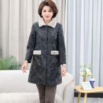 Keskmise pikkusega nahktagi naistele ja emadele. &Auml;mma puuvillane jope talveks Uus pl&uuml;&uuml;si ja paksendatud kangaga topp M