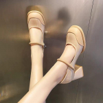 Moodsad trendikad kandiliste ninadega &uuml;he rihmaga pandlaga k&otilde;rged kontsad S&uuml;gis Uus Luksuslik Disainer S&auml;rav Nahk K&otilde;rged Kontsad On Moekad ja Mitmek&uuml;lgsed 35 beež