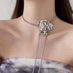 Moodne rippuv kaelakee naiste ehete jaoks h&otilde;be